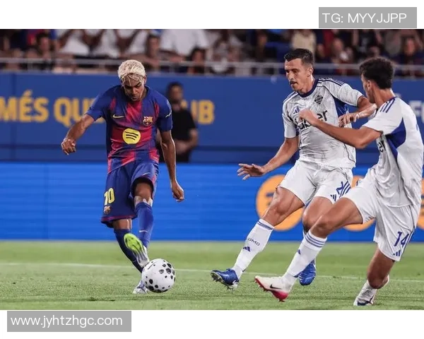 法国花样足球明星的传奇之路与精彩瞬间回顾 法国花样足球明星的传奇之路与精彩瞬间回顾